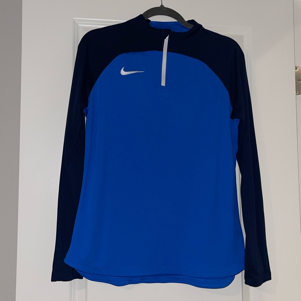 Nike dri-fit quarter zip 🏃🏽♀️ - Picture 2 of 5